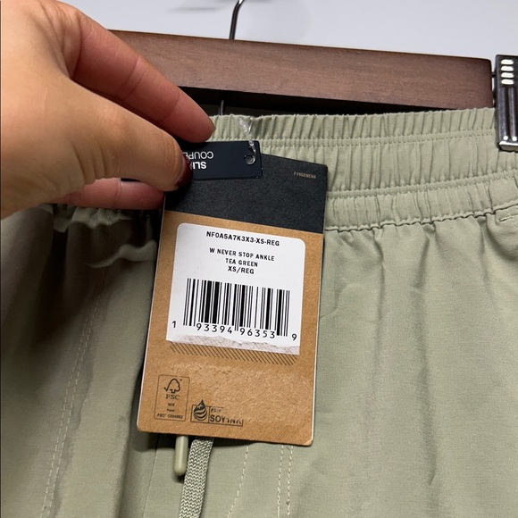 The‎ North Face Never Stop Ankle Pant Women's Size XS Tea Green NWT - Picture 3 of 4